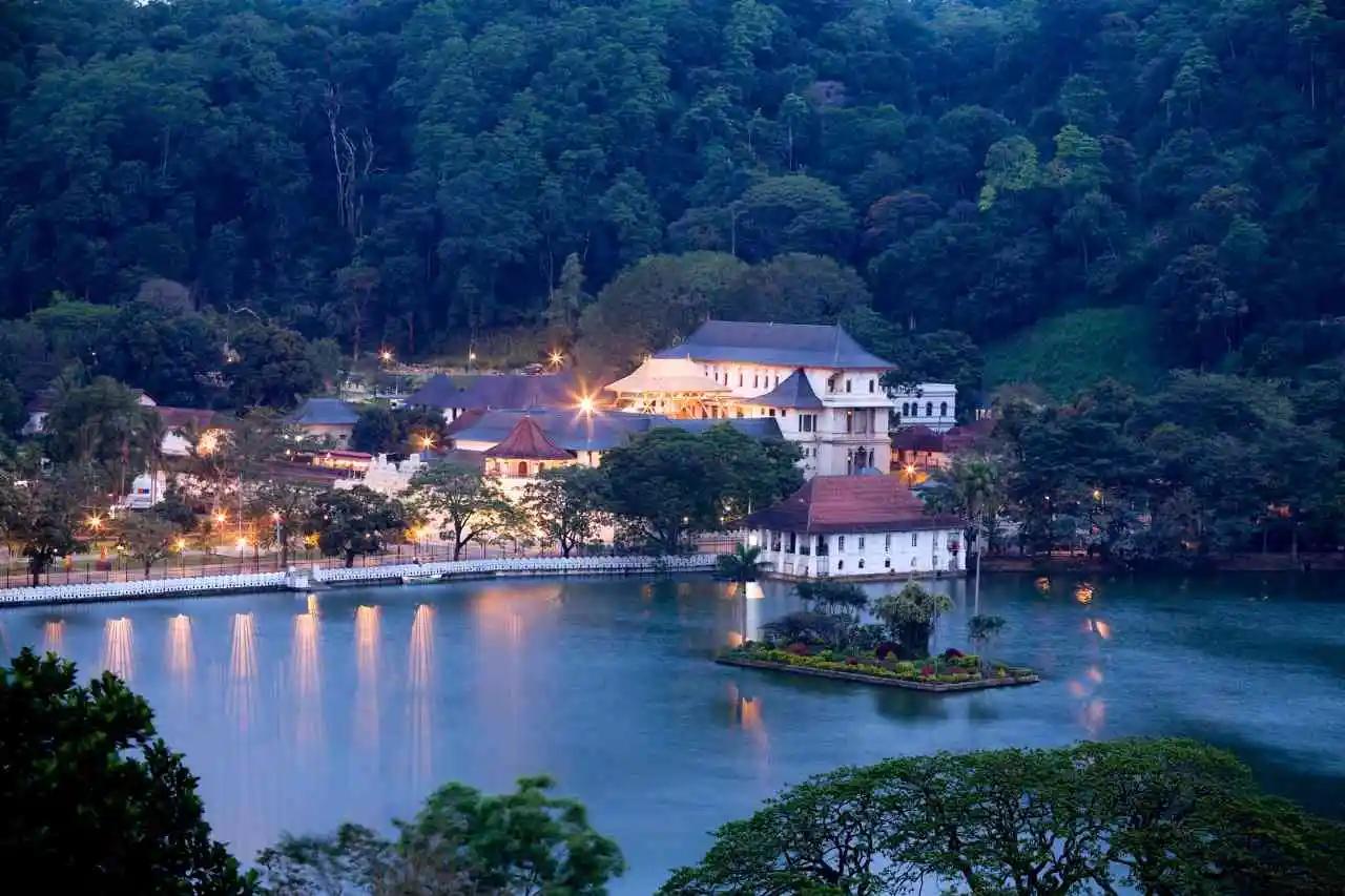 kandy-city-view-point-kandy-lake-temple-of-the-tooth-relic-sri-dalada-maligawa-sri-lanka