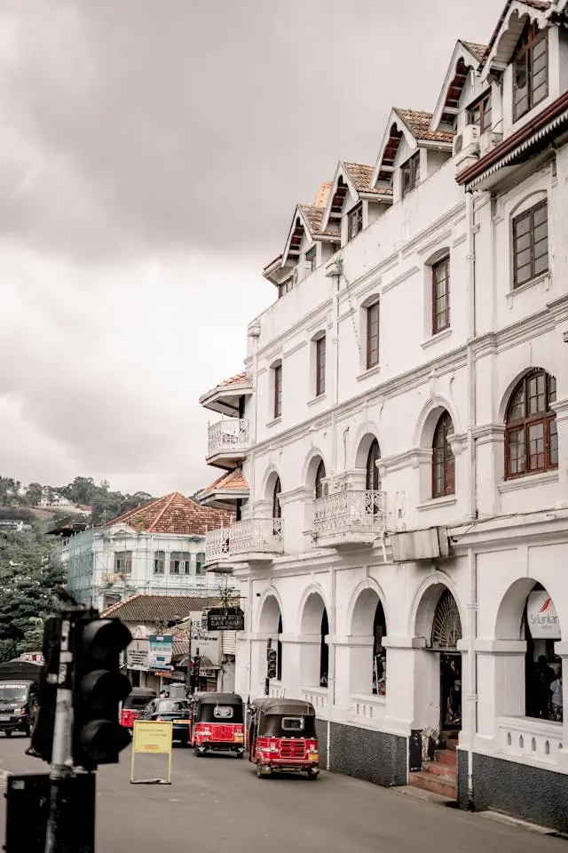 kandy-sri-lanka-queens-hotel-kandy-city