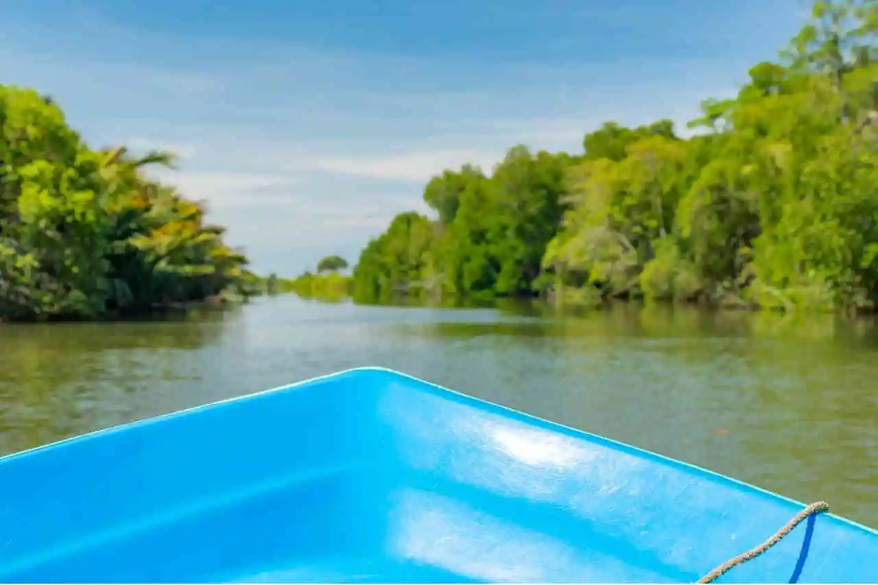 negombo-lagoon-boat-safari-ride-sri-lanka