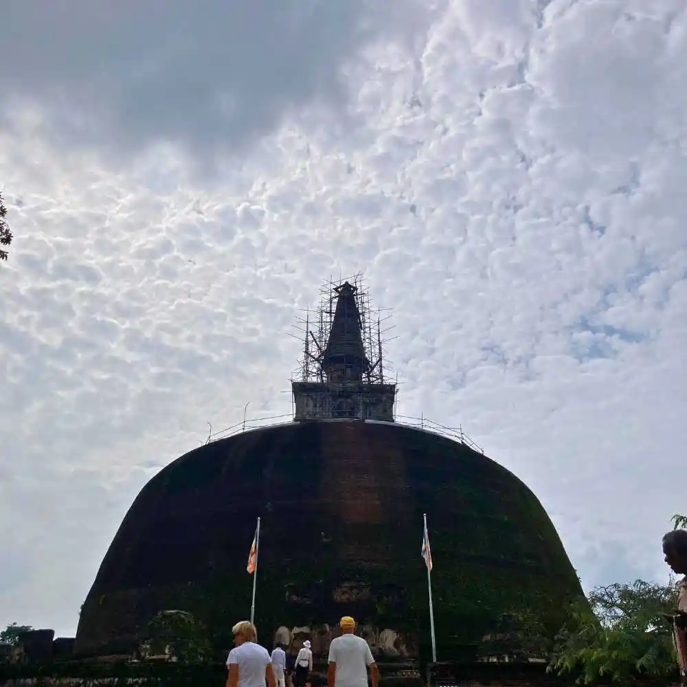 serendib-events-and-tours-management-sri-lanka-tour-operator-anuradhapura-stupa