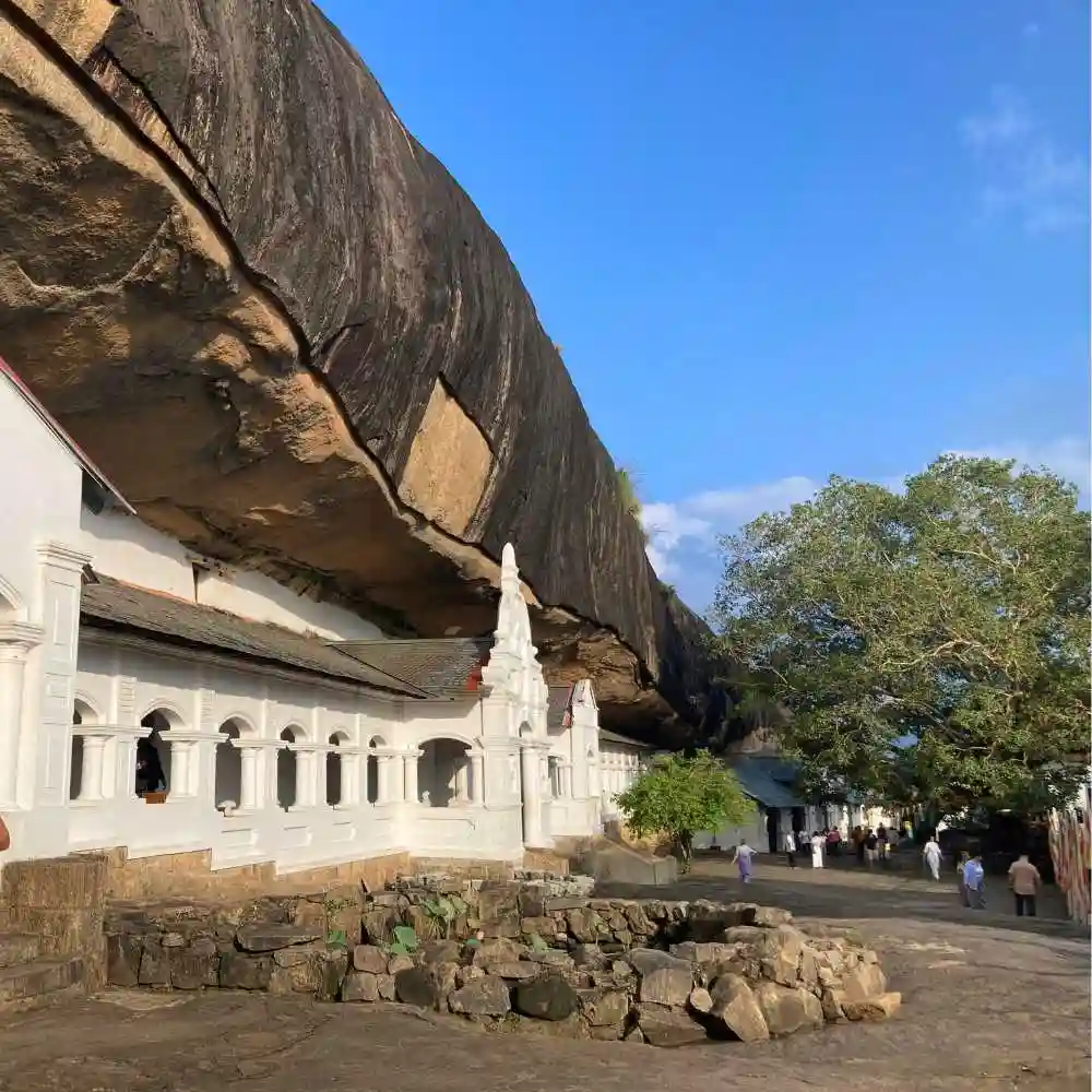 serendib-events-and-tours-management-sri-lanka-tour-operator-dambulla-rock-cave-temple