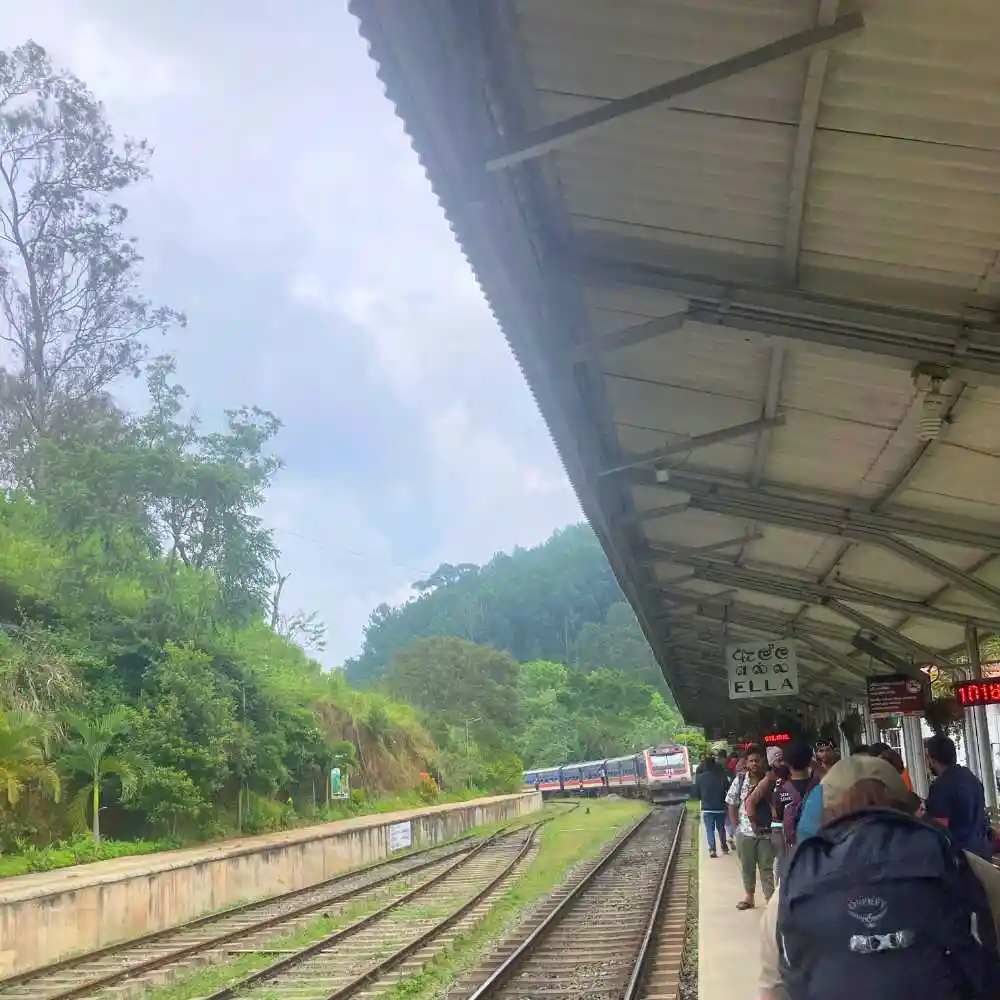 serendib-events-and-tours-management-sri-lanka-tour-operator-ella-railway-station