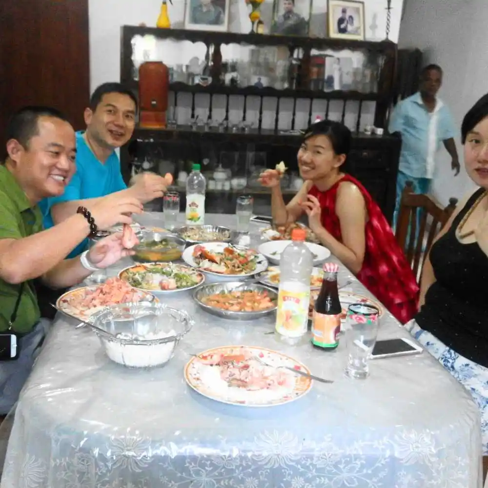 serendib-events-and-tours-management-sri-lanka-tour-operator-guests-having-dinner