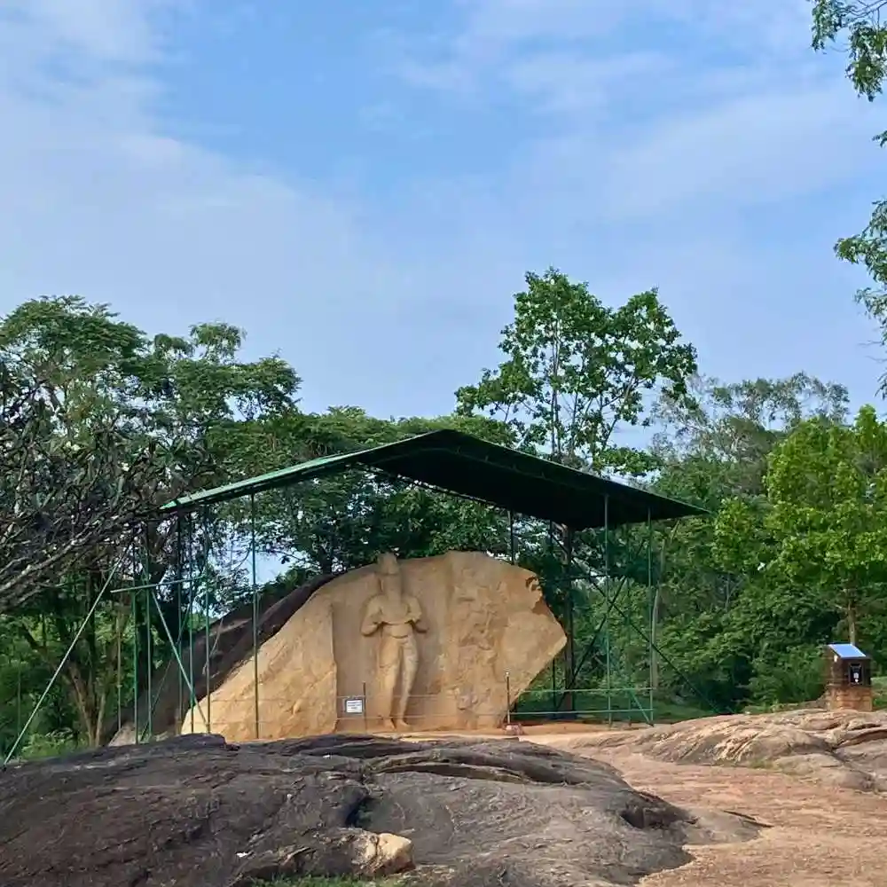 serendib-events-and-tours-management-sri-lanka-tour-operator-polonnaruwa-statue