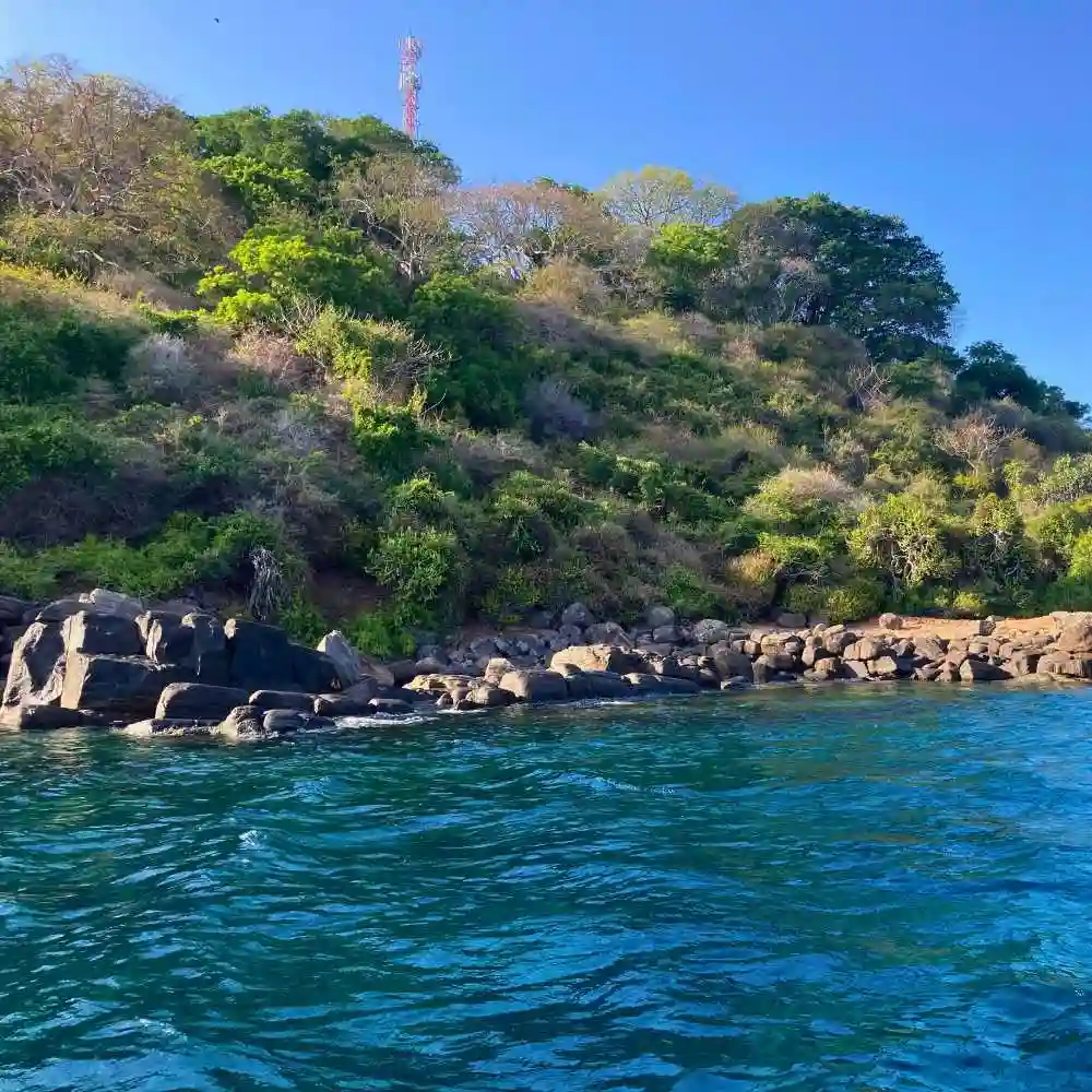 serendib-events-and-tours-management-sri-lanka-tour-operator-trincomalee-ocean-boat-ride